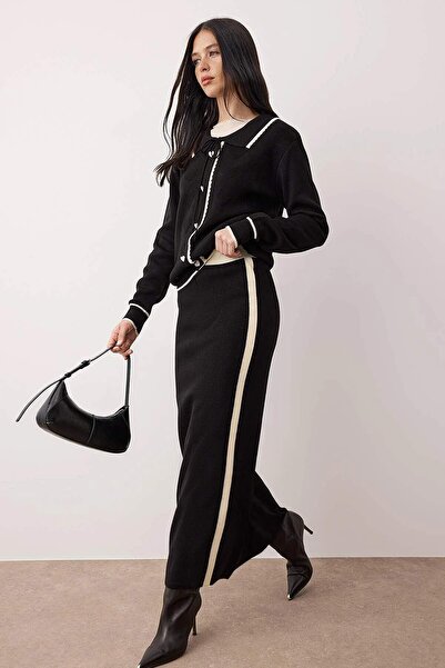 Trendyol Modest Μαύρο πλεκτό κοστούμι με κουμπιά καρδιάς με φούστα - Σετ επάνω και κάτω TCTAW26US00069