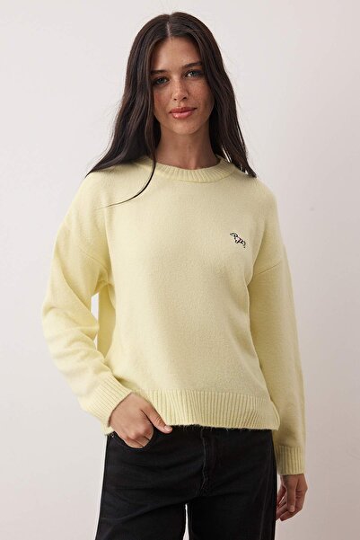 Trendyol Collection Yellow Soft Textured Dog Embroidered Crew Neck Knitwear Sweater Twoaw26Kz00257