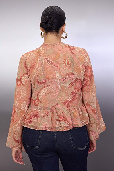 Trendyol Curve Πολύχρωμη μπλούζα με μοτίβο σάλι με βολάν από υφαντό σιφόν μεγάλου μεγέθους TBBAW26AF00073