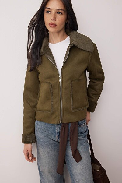 Trendyol Collection Khaki Regular Suede Coat with Faux Fur Inside and Zipper Twoaw26Mo00166