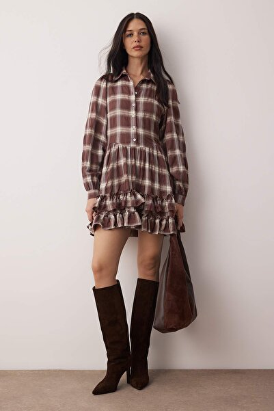 Trendyol Collection Кафява тартанова / карирана къса рокля с набори / мини рокля от тъкан TWOAW26EL00353