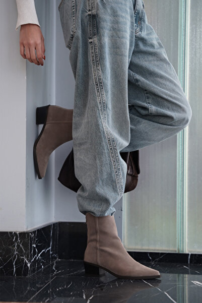 Marjin Dámské westernové boty se špičatou špičkou a detaily kovbojského prošívání Vildo Mink Suede