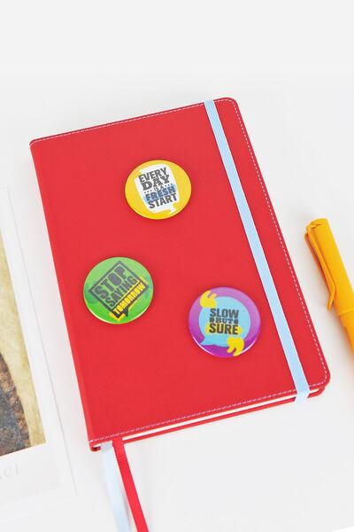 Munu Note Munumood Motivation - 224 Pages A5 Lined 110 Gr. Hard Cover Notebook + 3-Piece Badge Set