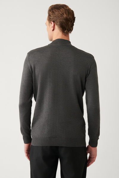 Avva Dunkelgrauer Herren-Strickpullover aus Baumwolle mit Rollkragenpullover E 005106