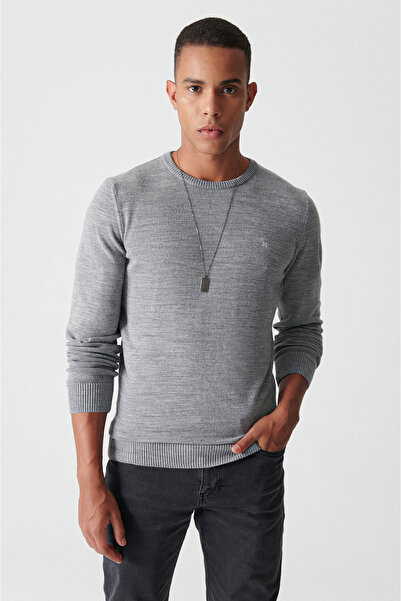 Avva Grauer, fusselfreier Strickpullover mit Rundhalsausschnitt für Herren E 005000
