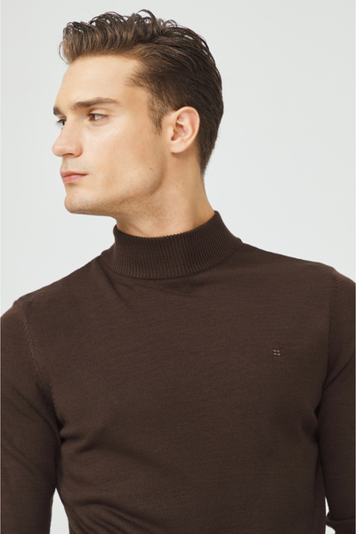 Avva Men's Brown Half Turtleneck Non-Pilling Knitwear Regular Fit Sweater E005001