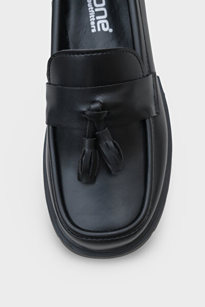 Capone Outfitters Elga Trak Sole Tasseled Women's Loafer