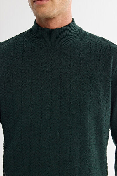 Avva Men's Green Half Turtleneck Textured Basic Sweater E005108