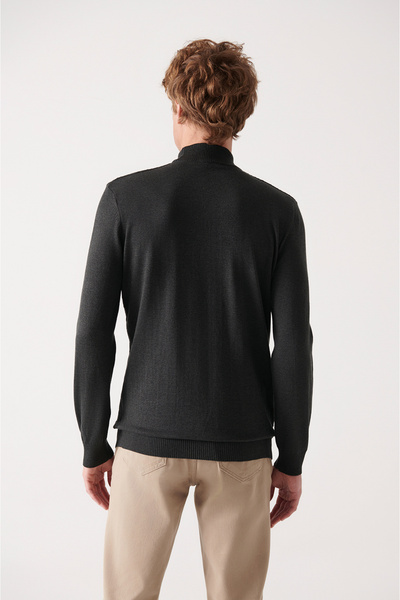Avva Anthrazitfarbener Herrenpullover mit strukturierter Vorderseite E005106