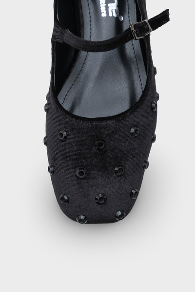 Capone Outfitters Shayla Blunt Toe Studded Buckle Women's Ballerinas