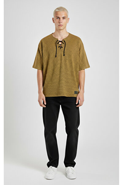 DAVID&GERENZO تيشيرت كبير الحجم باللون الأخضر مع تفاصيل طية صدر السترة