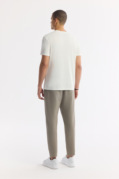 Avva Tricou alb pentru bărbați, cu gâtul rotund, bi-stretch, cu atingere moale, cu croiala obișnuită, B001031