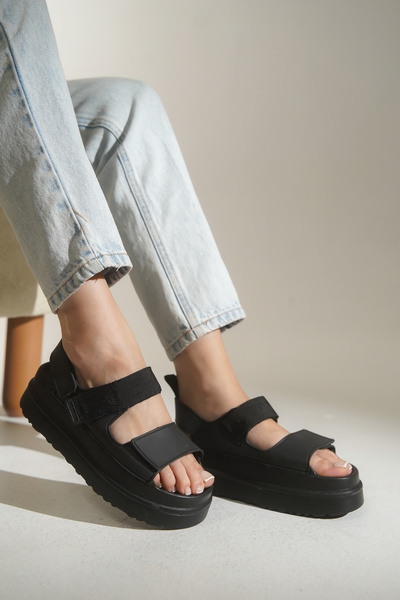 Capone Outfitters Lorianna Women's Sandals