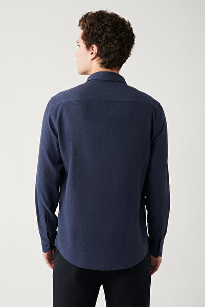 Avva Чоловіча сорочка синього кольору з ґудзиками на комірі, 100% бавовна, прямий крій B002033