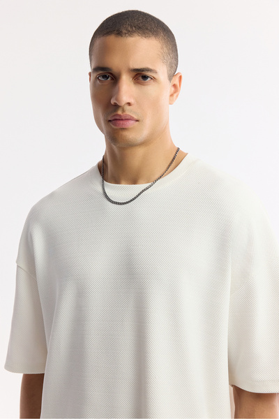 Avva Ανδρικό μπλουζάκι με λαιμόκοψη σε λευκό χρώμα Jacquard Oversize Fit A51Y1091