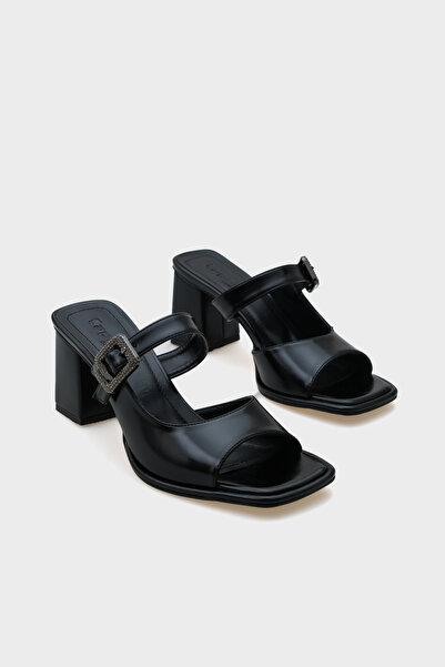 Capone Outfitters Γυναικείες παντόφλες Monika Blunt Toe με μεσαίο τακούνι με πέτρινη αγκράφα