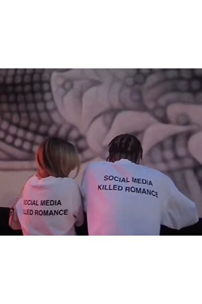 SVART WEAR Τα μέσα κοινωνικής δικτύωσης έκαναν την ρομαντικότητα να πεθάνει T-Shirt oversized (ΤΙΜΗ ΓΙΑ ΜΟΝΟ ΤΕΜΑΧΙΟ)