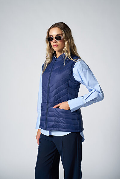 bilcee Women's Navy Blue Zero Sleeve Collared Windproof Three Seasons Vest 1267