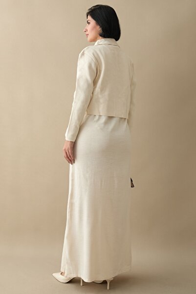 InStyle طقم تريكو باللون البيج مع بوليرو لؤلؤي