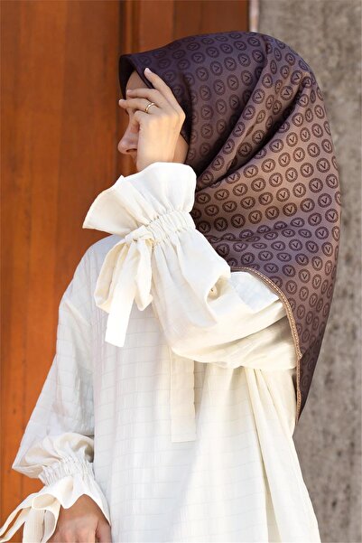 Vissona 100% حرير مزدوج بنمط مونوغرام - وشاح بيج ملون 90x90 طريقة الخياطة: خي...