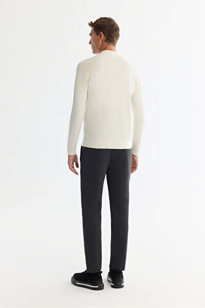 Avva Men's Ecru Half Turtleneck Soft Touch Knitwear Regular Fit Sweater A42Y5023