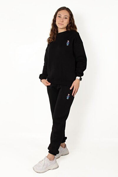 Mckanzie 2611 Embroidered Three Thread Set