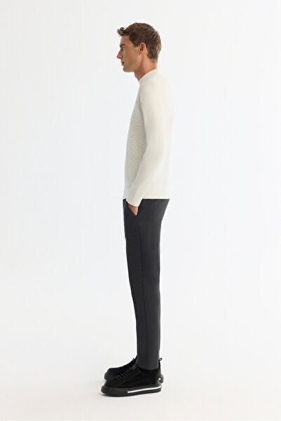 Avva Men's Ecru Half Turtleneck Soft Touch Knitwear Regular Fit Sweater A42Y5023