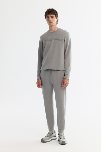 Avva Ανδρικό παντελόνι με ελαστική μέση με κορδόνια με απαλή αφή κανονική εφαρμογή A42Y3417