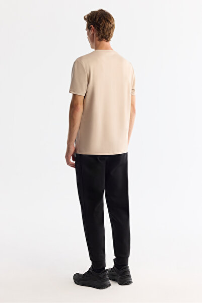 Avva Ανδρικό μπλουζάκι με λαιμόκοψη σε μπεζ χρώμα με εμπριμέ ελαστάνη κανονική εφαρμογή A42Y1017