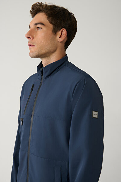 Avva Marineblauer Herrenmantel mit Stehkragen, Netzfutter, Reißverschluss und wasserabweisender Komfortpassform A41Y6012
