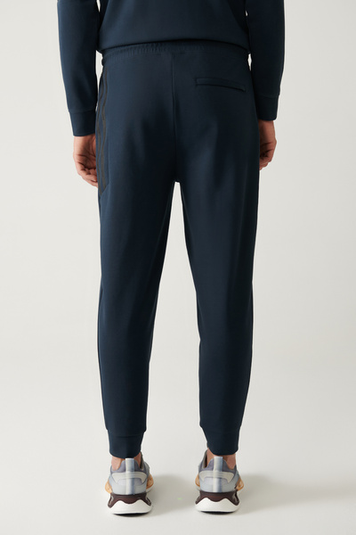 Avva Férfi sötétkék derékig fűzhető, rugalmas, kétirányúan nyúló, normál szabású melegítőnadrág A41Y3408