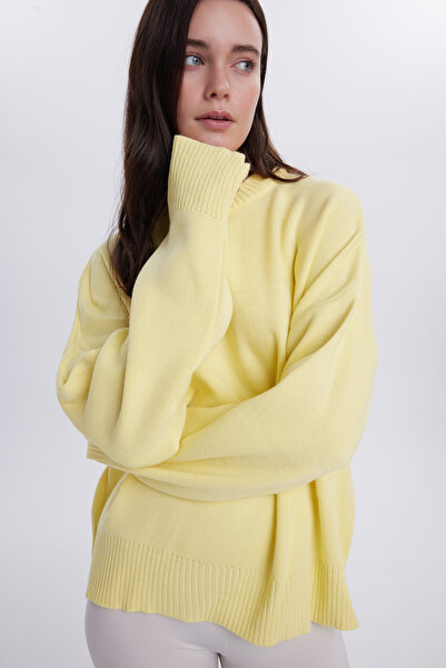 Tudors Women's Oversized Wide Cut Crew Neck Yellow Sweater