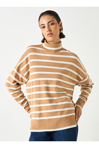 2Xtremz سترة مخططة برقبة عالية وأكمام طويلة