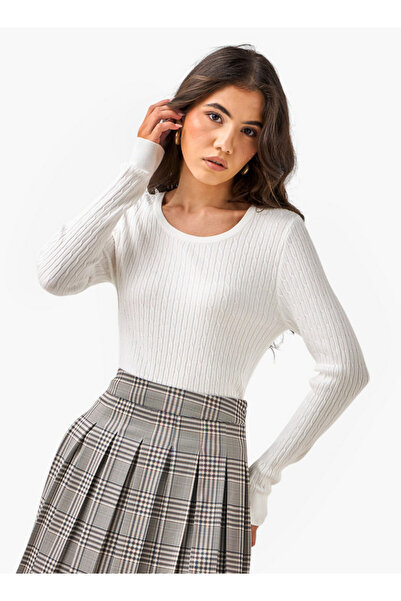 2Xtremz سترة تريكو بقصّة قصة ضيقة ورقبة دائرية من قماش التريكو