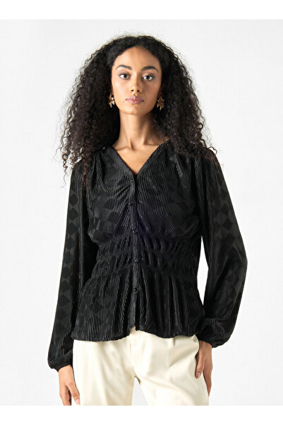 2Xtremz بلوزة ذات رقبة على شكل حرف V وأكمام طويلة