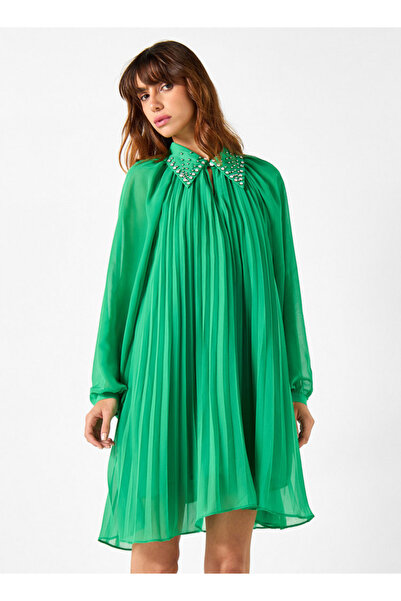 2Xtremz فستان مطوي مع ياقة مزينة وأكمام واسعة