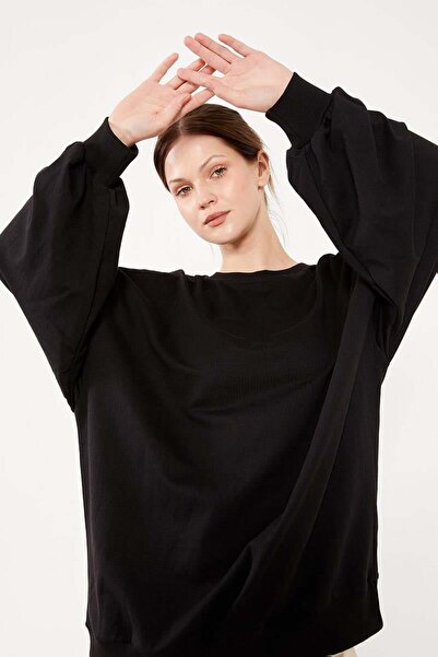 Levidor Черна широка блуза с велосипедна деколте