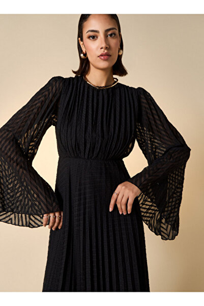 2Xtremz 2Xtremz Pleated Midi Dress with Flared Sleeves