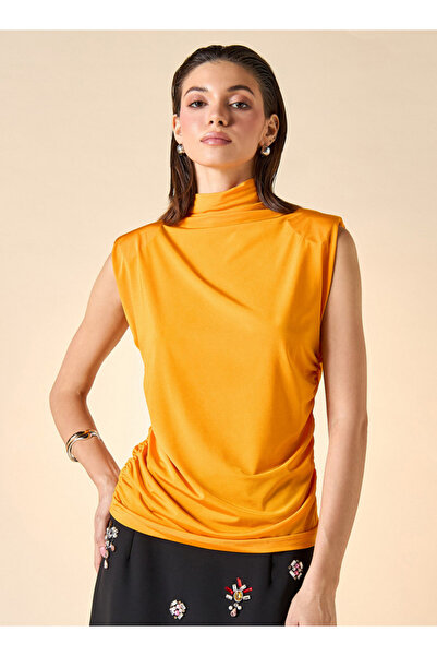 Iconic بلوزة مريحة بدون أكمام مع رقبة مدورة