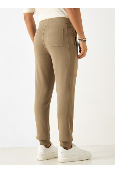 Iconic Solid Slim Fit Joggers with Drawstring Closure and Pockets