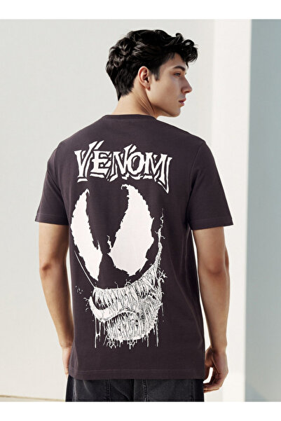 FAV تي شيرت بطبعة فينوم مع رقبة دائرية