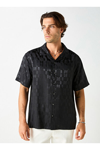 Iconic قميص بياقة معسكر منقوش بالكامل وأكمام قصيرة