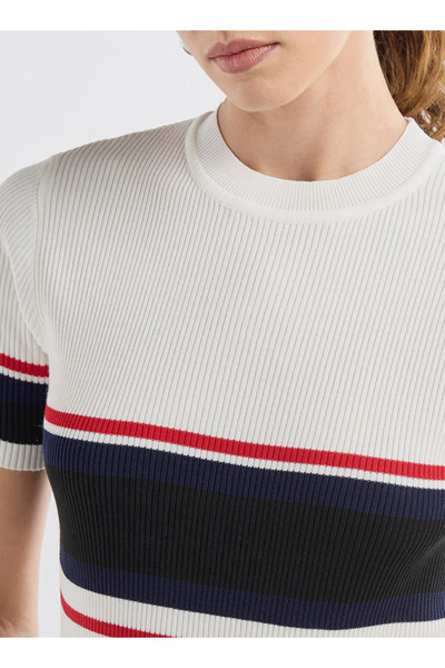 FAV Colourblock Crew Neck T-shirt With Short Sleeves