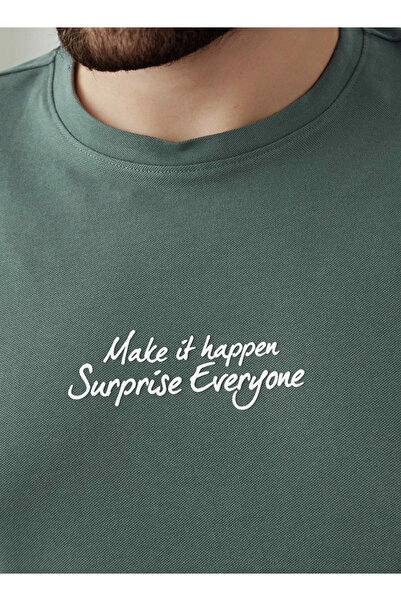 FAV Men Regular Fit Crew Neck Short Sleeves Slogan Print T-shirt