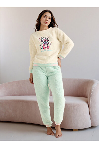 FAV طقم بيجامة مطرز بخياطة متقنة، تي شيرت وبنطال