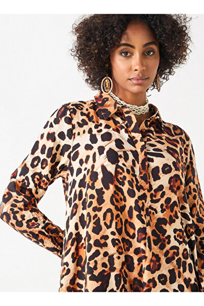 Iconic Animal Print Maxi Dress With Collar And Long Sleeves