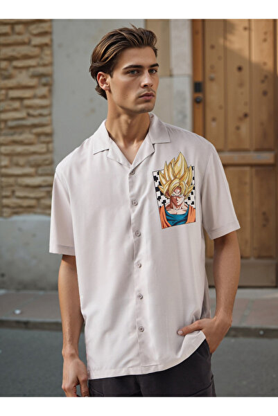 SP Characters قميص مريح بطبعة غوكو مع ياقة معسكر وأكمام قصيرة
