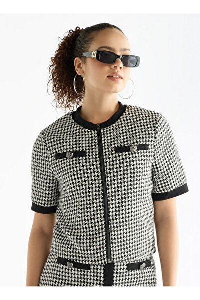 FAV بلوزة ذات رقبة دائرية مزخرفة مع إغلاق بسحاب