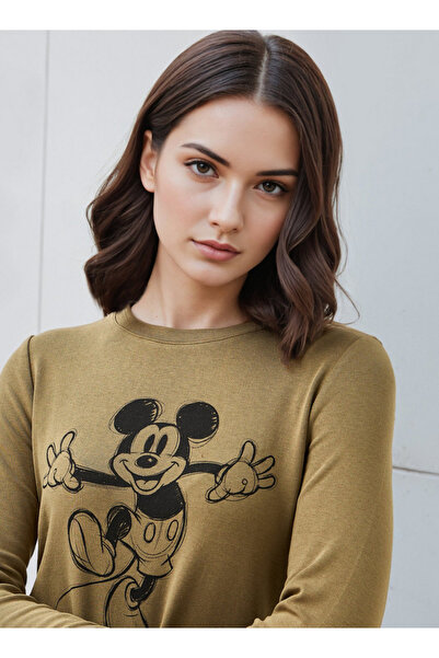 SP Characters Chr L Longsleeves Graphic Tee