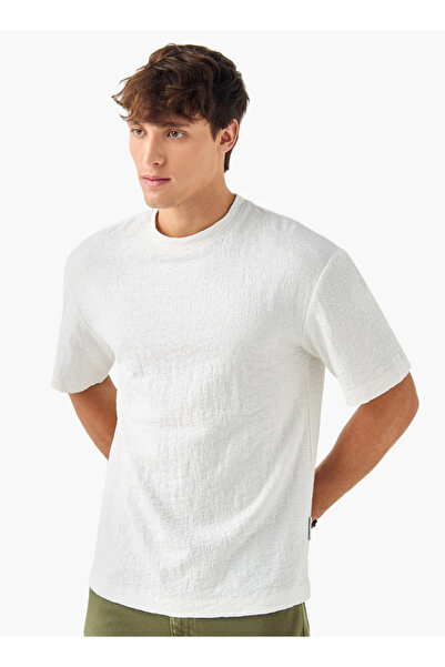 Lee Cooper تي شيرت بتصميم محكم ورقبة دائرية وأكمام قصيرة